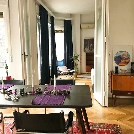 Bauhaus Icon: Spacious Fitness Flat In Central Buda
