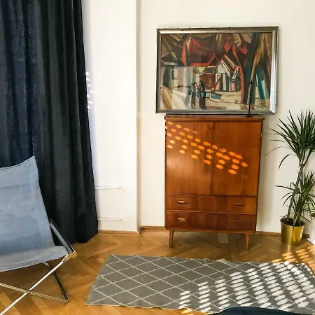 Bauhaus Icon: Spacious Fitness Flat In Central Buda Budapest